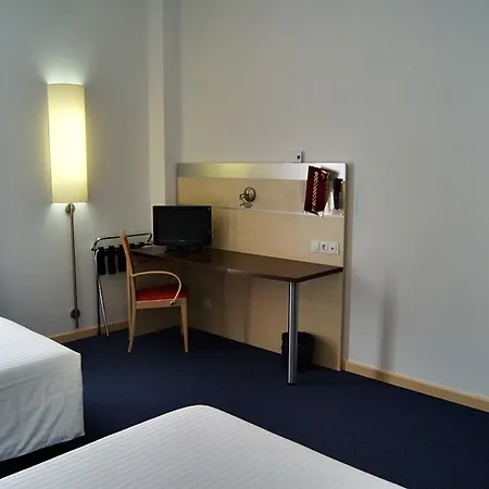 Hotel Yit Ciudad De 3*