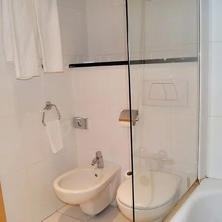 Yit萨拉戈萨酒店 3*