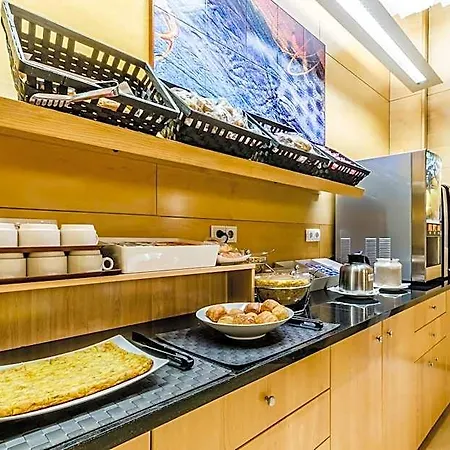 Hotel Yit Ciudad De