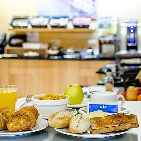Hotel Yit Ciudad De