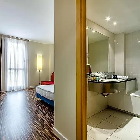 Hotel Yit Ciudad De 3*