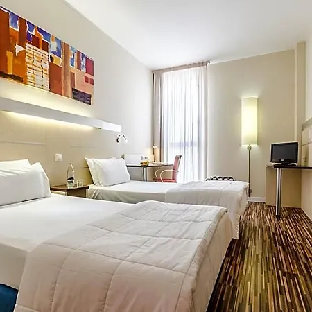 ホテル Yit Ciudad De 3*