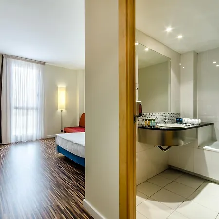 Yit萨拉戈萨酒店 酒店