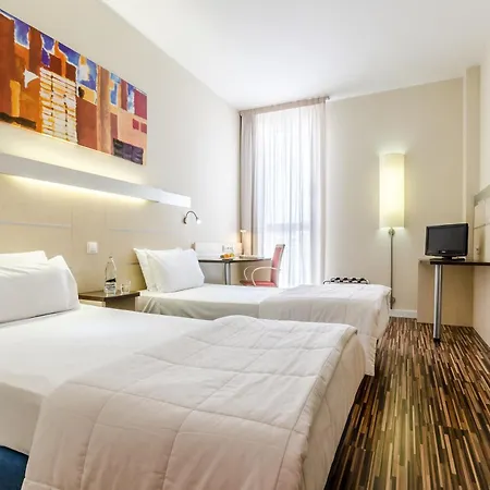 Hotel Yit Ciudad De 3*