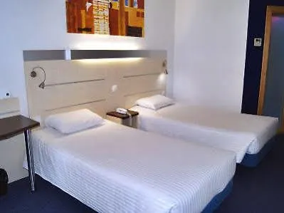 ホテル Yit Ciudad De 3*