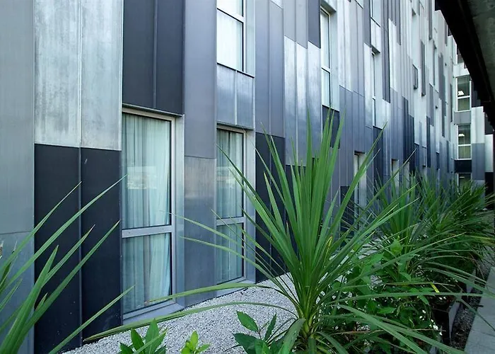 Yit Ciudad De מלון